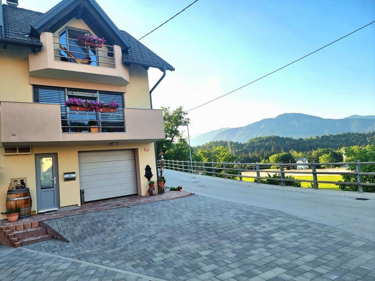 Gartnar Home -Hiska S Pridihom Domacnosti In Pogledom Na Hribe. Radovljica Eksteriør bilde